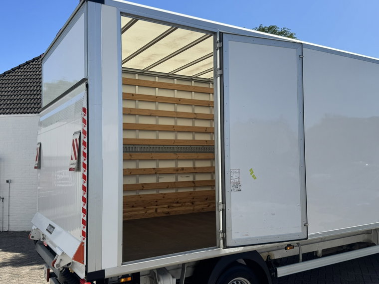 Vehicle Image 33