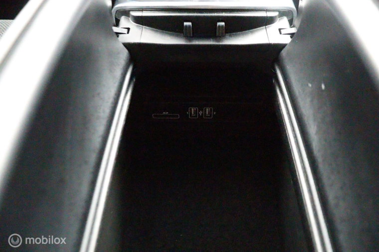 Vehicle Image 38