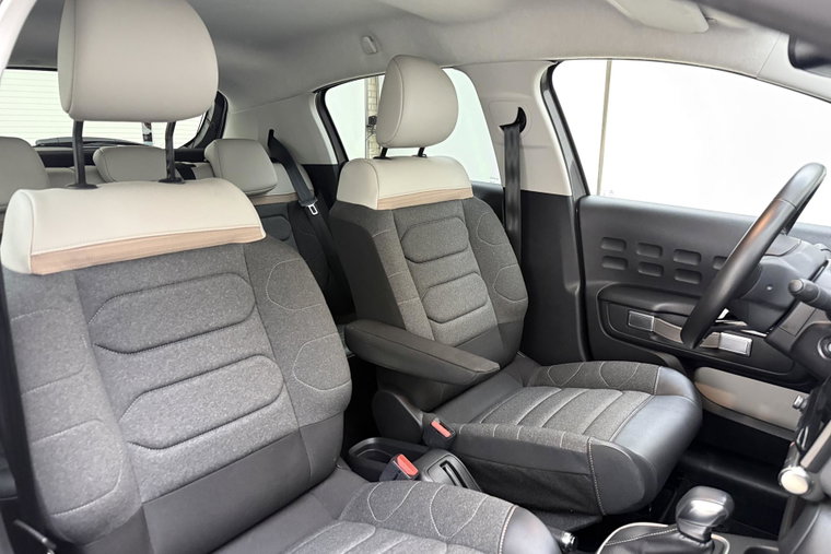 Vehicle Image 14