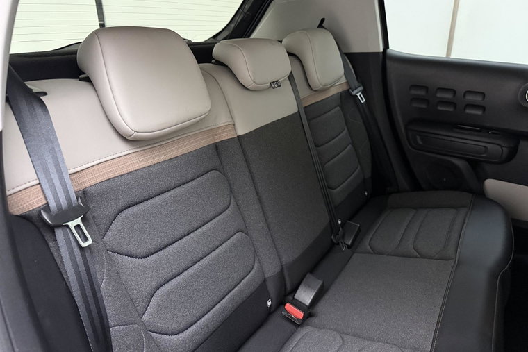 Vehicle Image 16