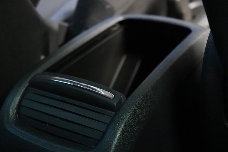 Vehicle Image 32