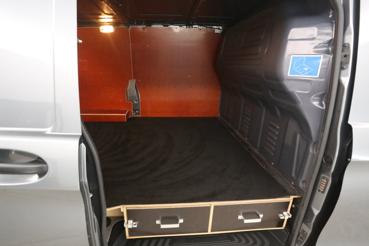 Vehicle Image 25