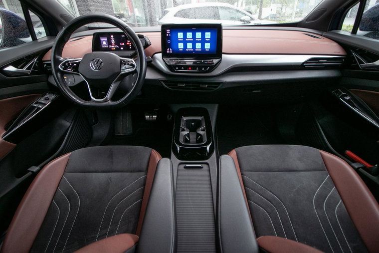 Vehicle Image 16