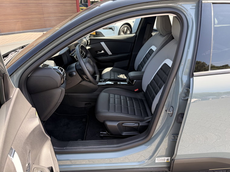 Vehicle Image 37
