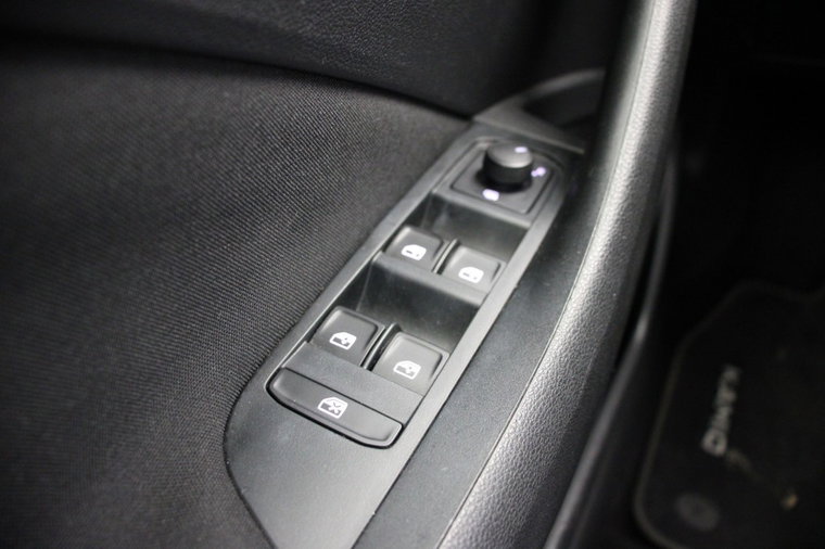 Vehicle Image 28