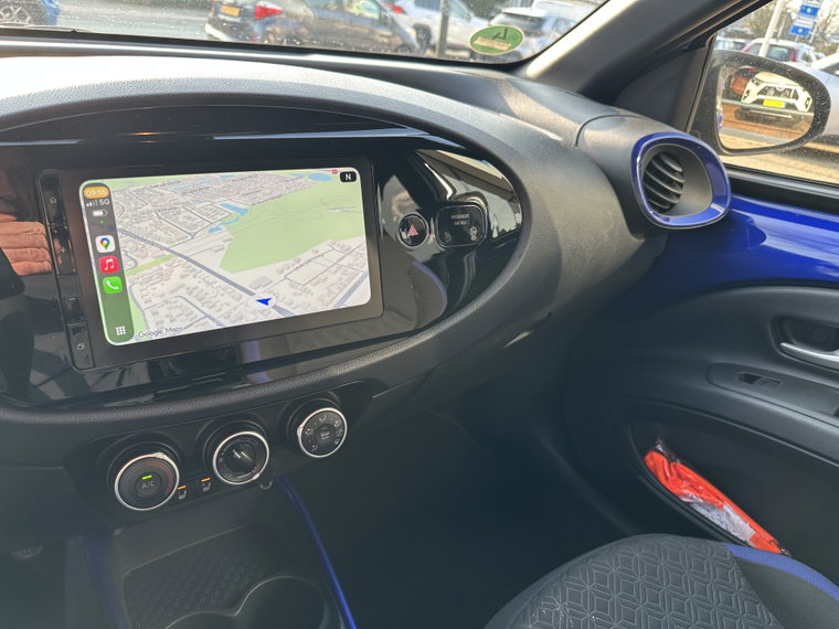 Vehicle Image 22