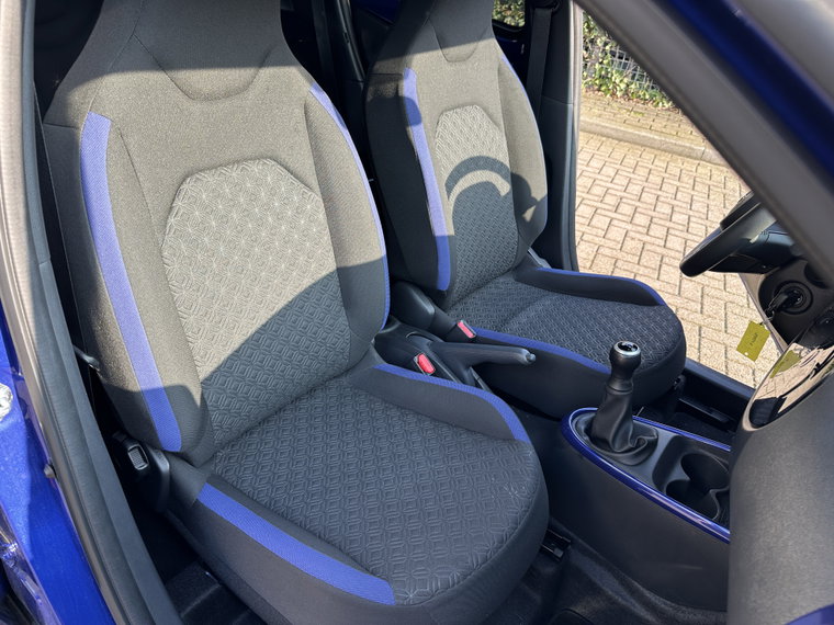 Vehicle Image 23