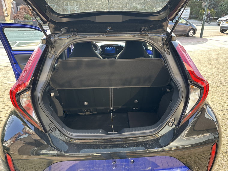 Vehicle Image 25