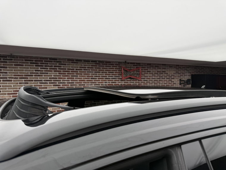 Vehicle Image 26