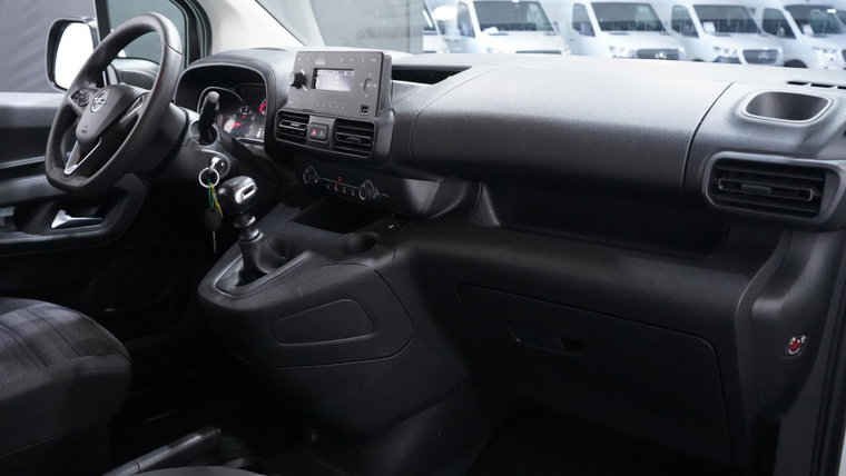 Vehicle Image 35