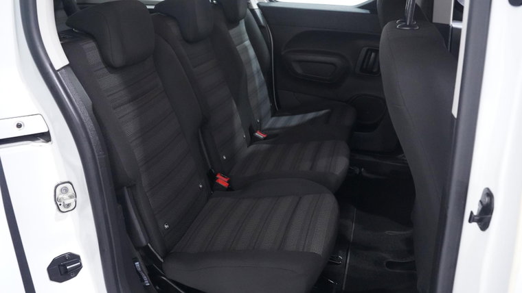 Vehicle Image 37
