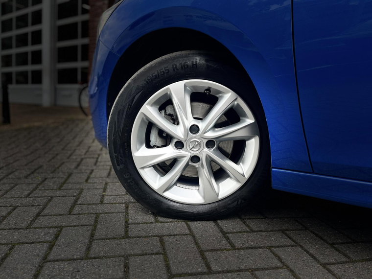 Vehicle Image 35