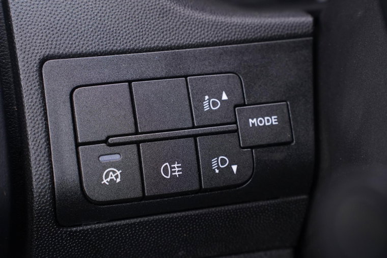 Vehicle Image 32