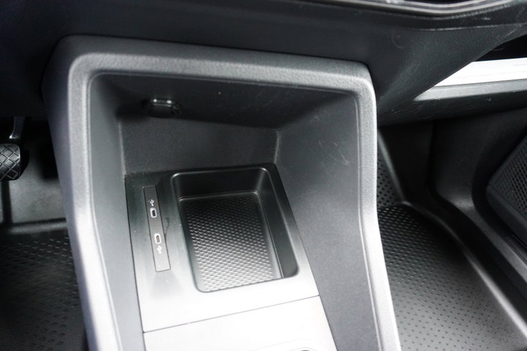 Vehicle Image 16
