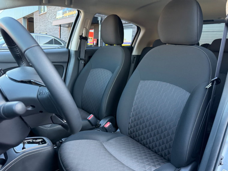 Vehicle Image 30