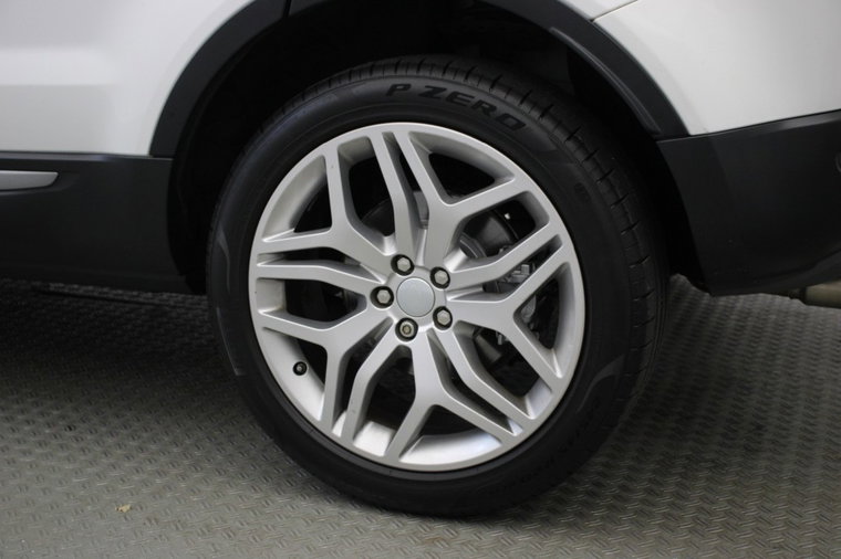 Vehicle Image 25