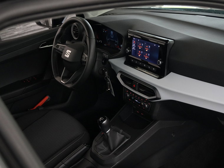 Vehicle Image 12