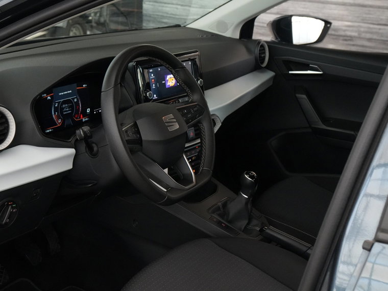 Vehicle Image 25