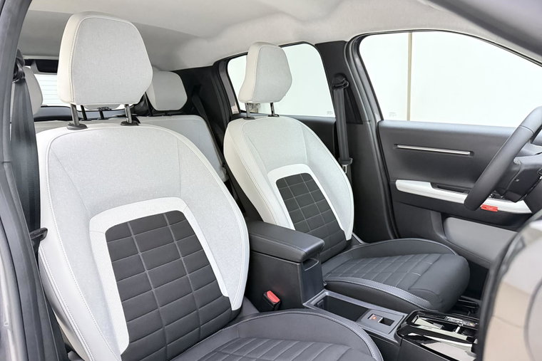 Vehicle Image 14