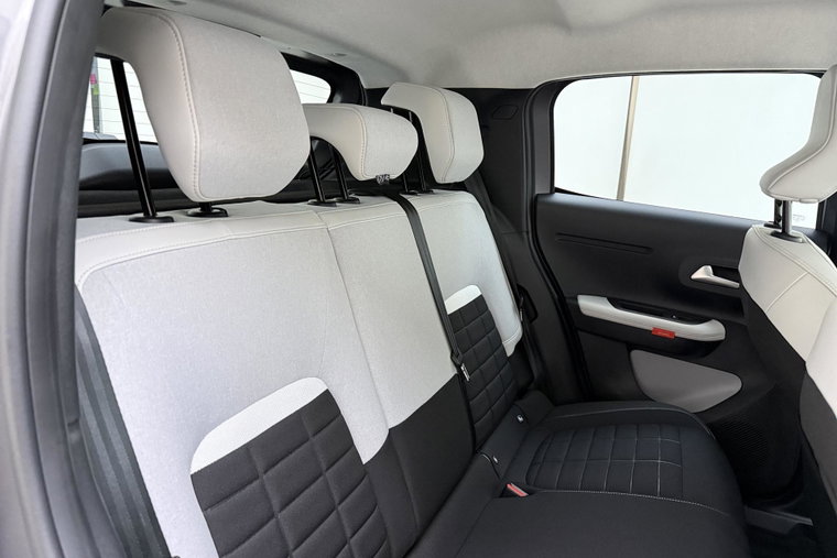 Vehicle Image 15