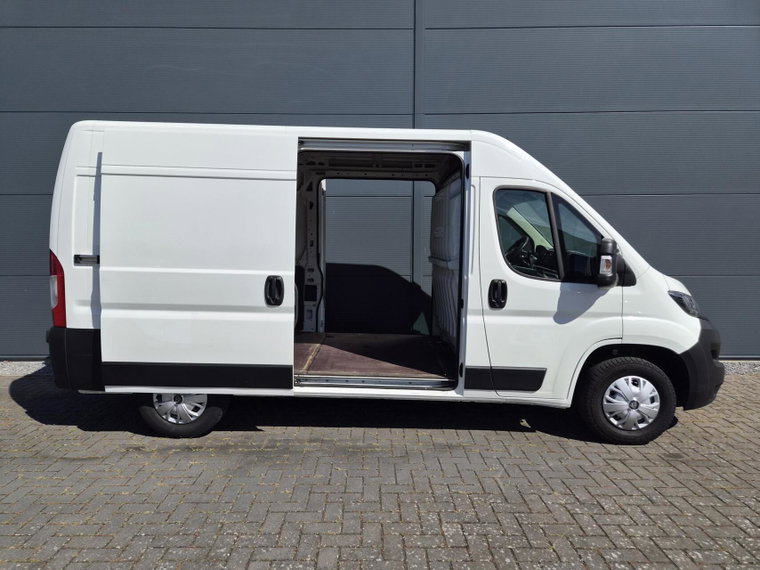Vehicle Image 29