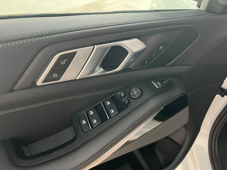 Vehicle Image 26