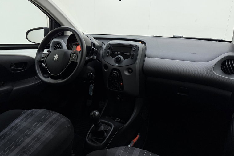 Vehicle Image 13