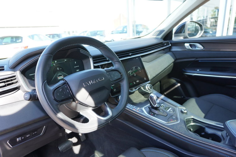 Vehicle Image 13