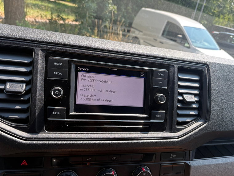 Vehicle Image 16