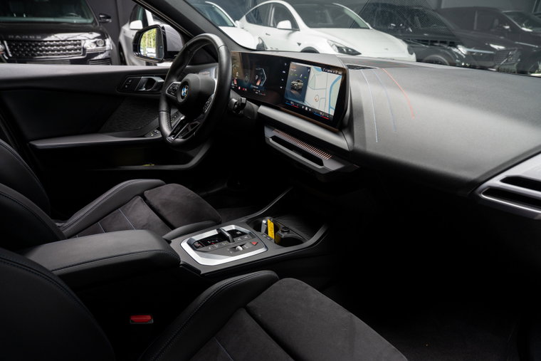 Vehicle Image 12