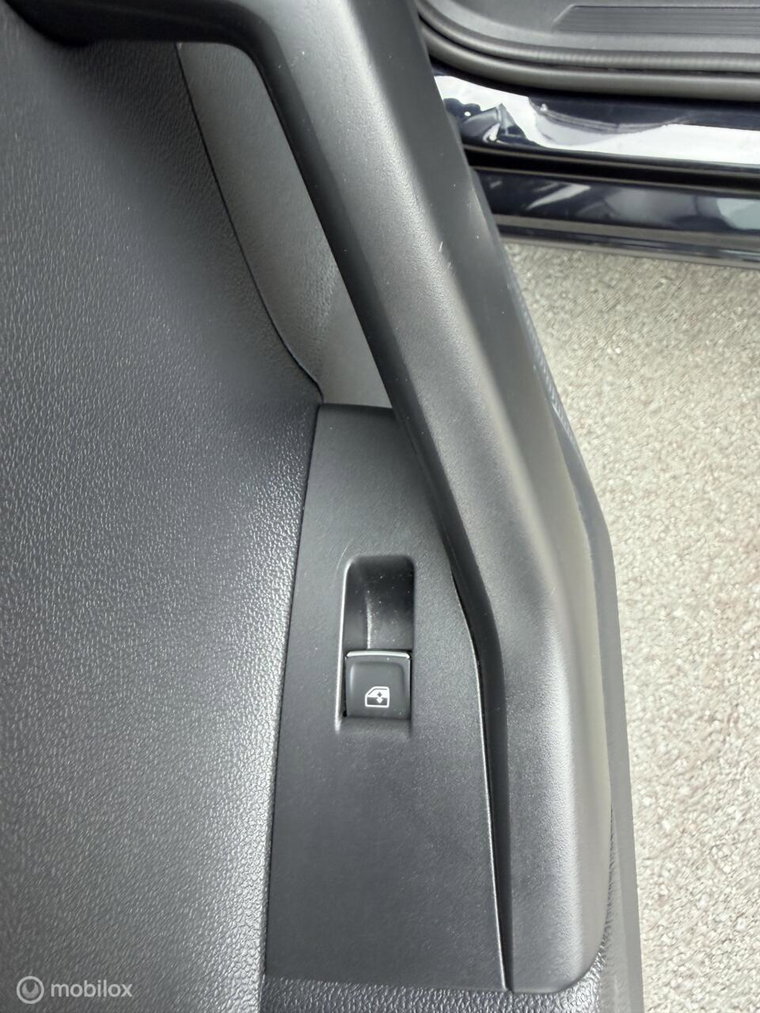 Vehicle Image 27