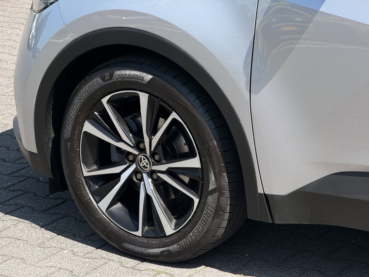 Vehicle Image 12