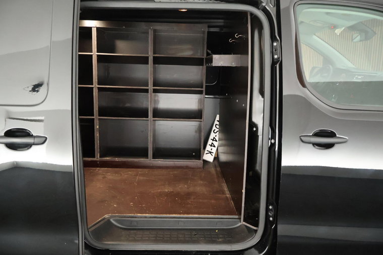 Vehicle Image 12