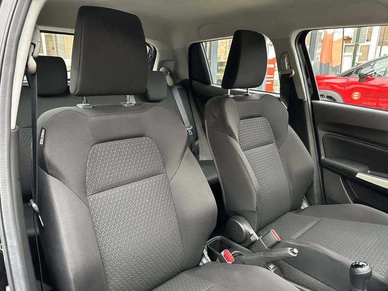 Vehicle Image 25