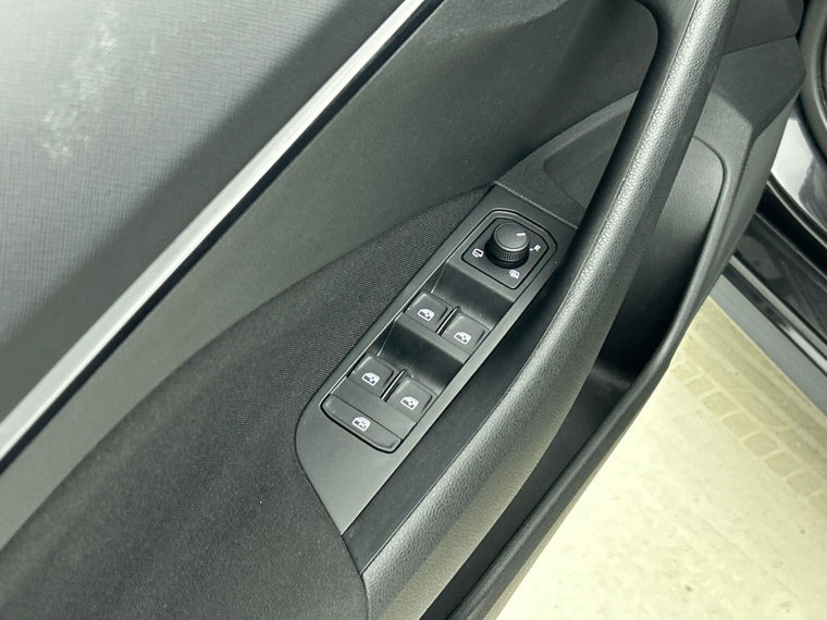 Vehicle Image 26