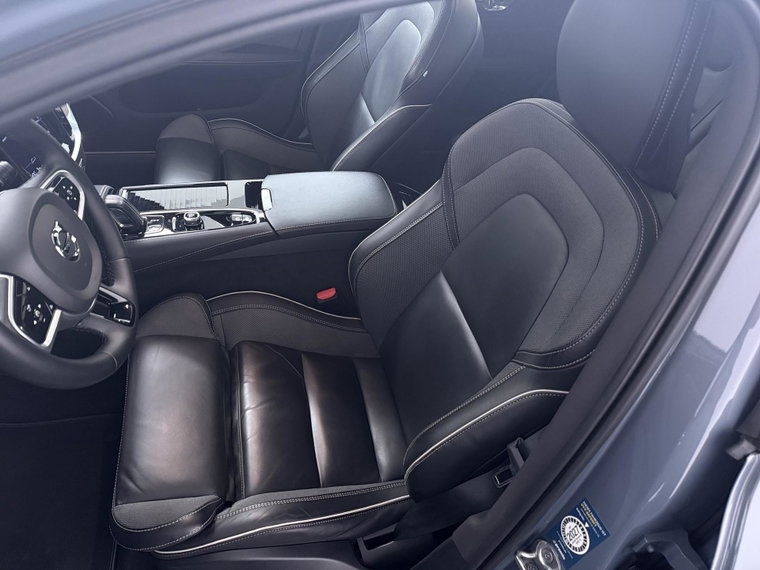 Vehicle Image 27