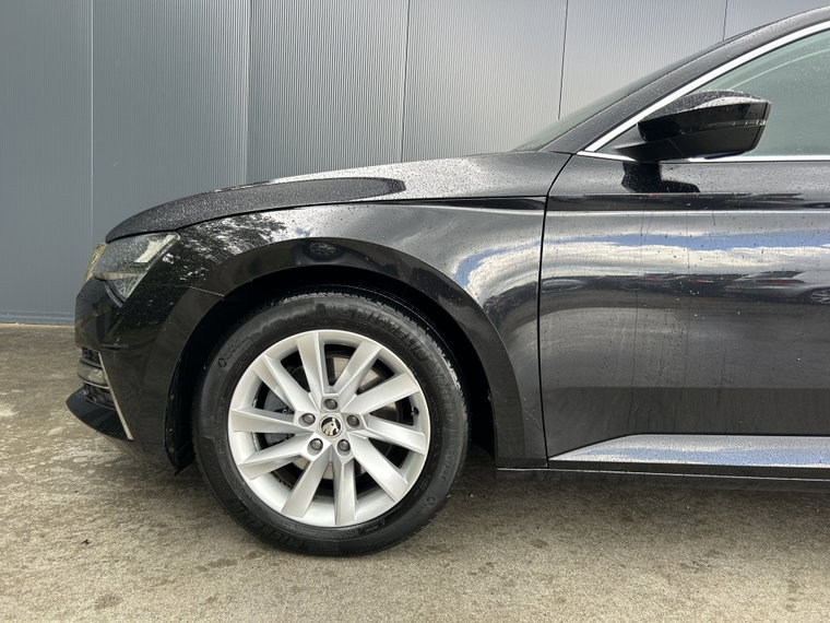 Vehicle Image 30