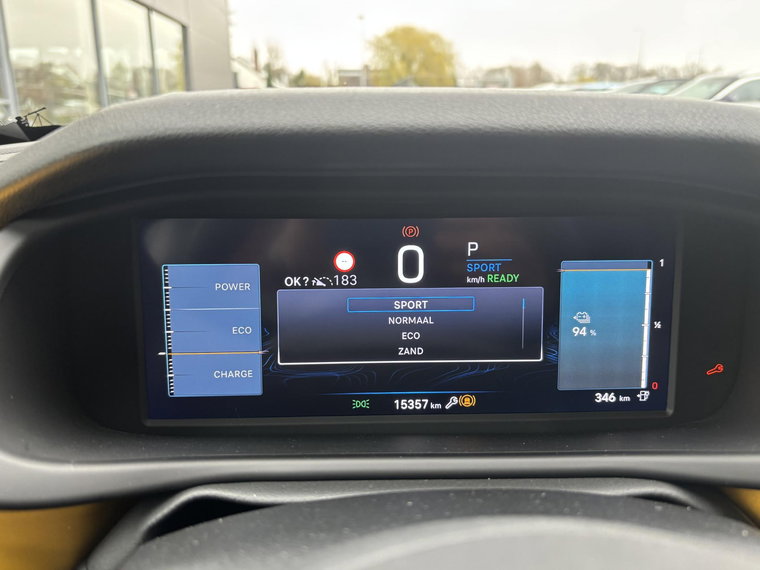 Vehicle Image 25