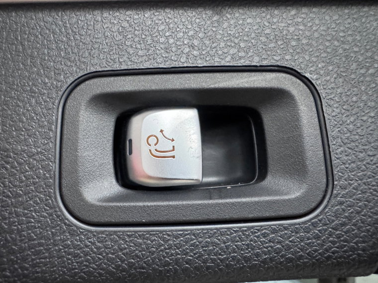 Vehicle Image 27