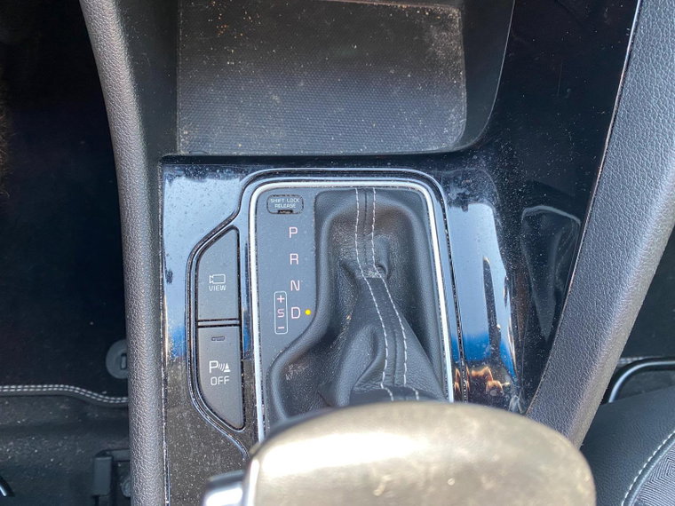 Vehicle Image 25