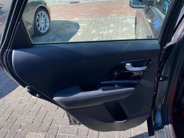 Vehicle Image 27