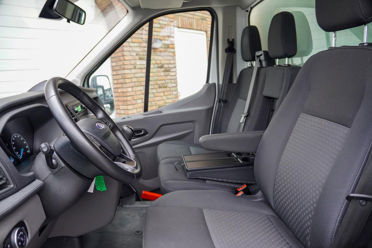 Vehicle Image 12