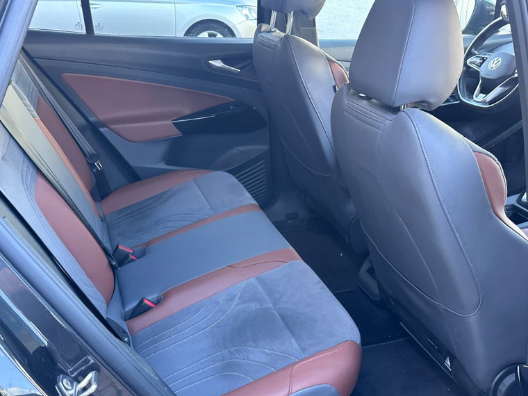 Vehicle Image 23