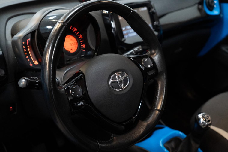 Vehicle Image 12