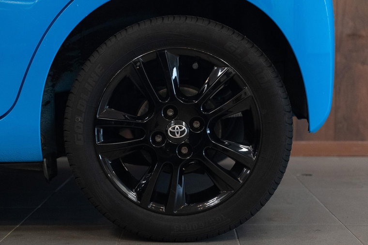Vehicle Image 16
