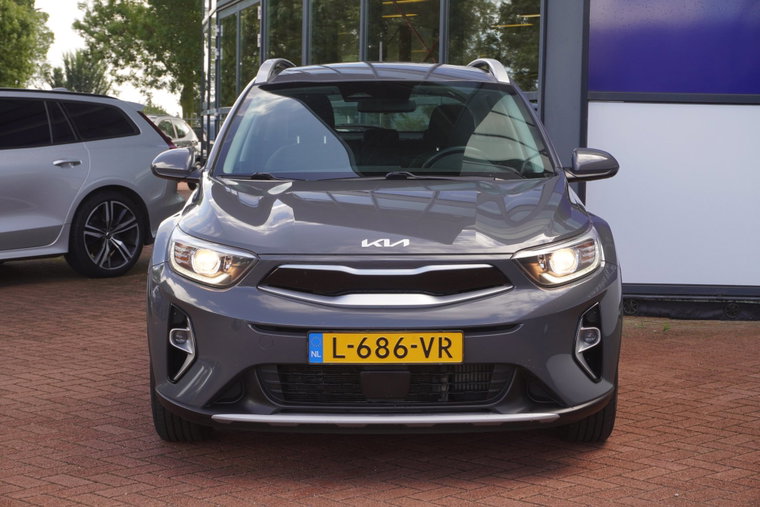 Vehicle Image 16