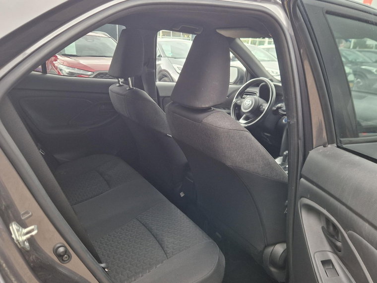 Vehicle Image 9