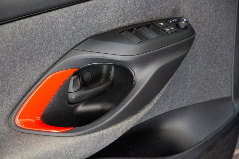 Vehicle Image 32