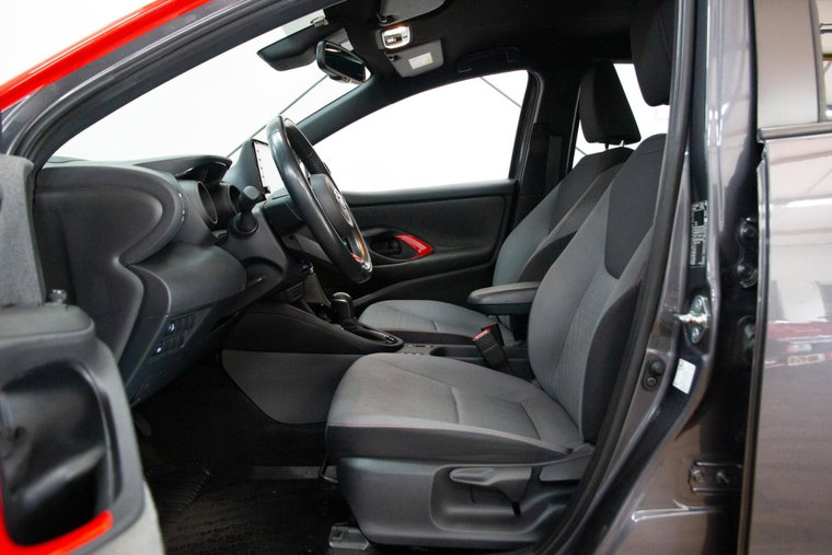 Vehicle Image 6
