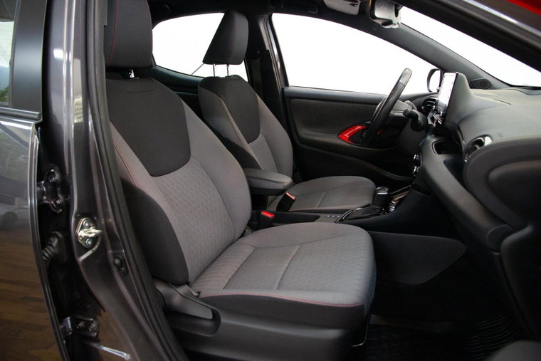 Vehicle Image 8